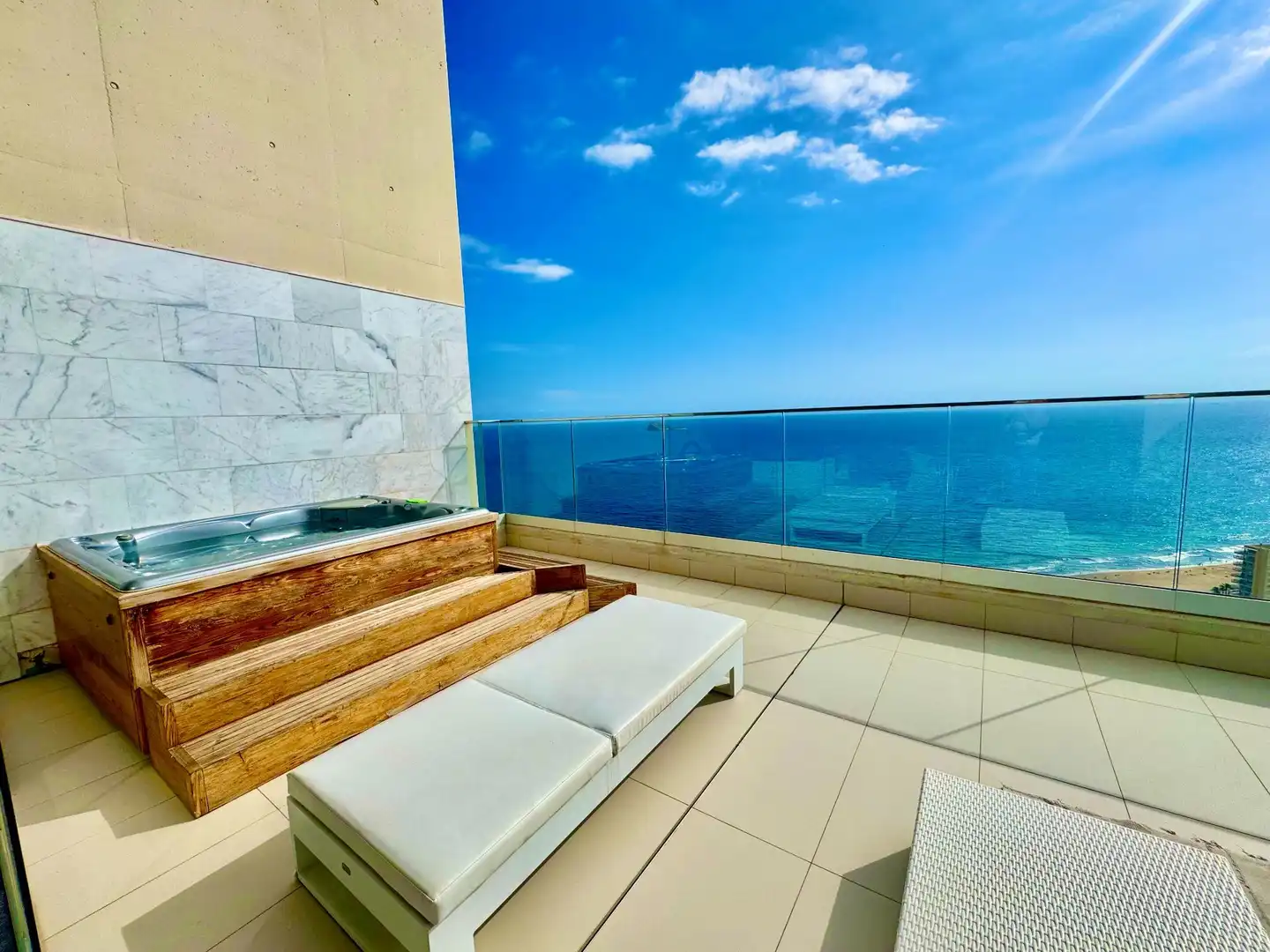 Ático con piscina en venta en Playa de Poniente
