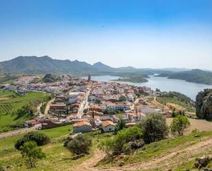 Vista exterior de Casa adosada en venda en Alange amb Aire condicionat