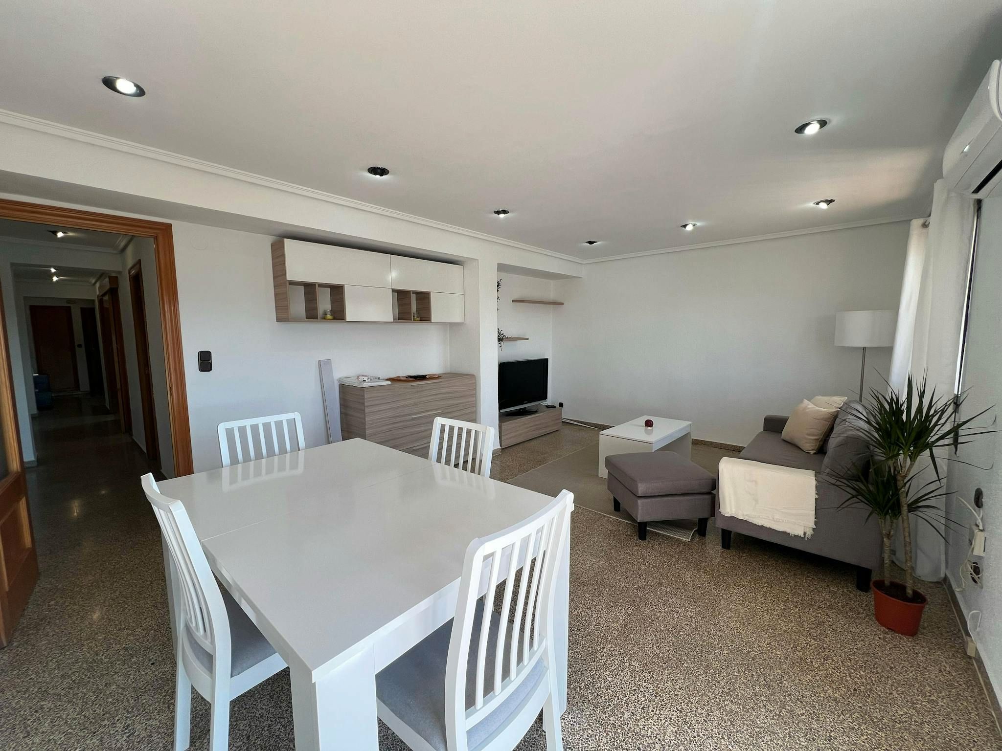 Living room of Flat to rent in  Valencia Capital  with Washing machine, TV and Balcony