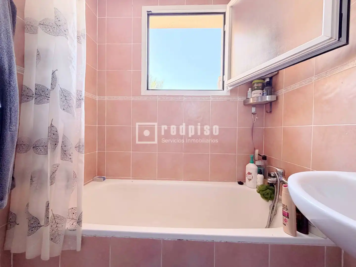 Bany de Casa o xalet en venda en Vélez-Málaga amb Jardí privat, Terrassa i Traster