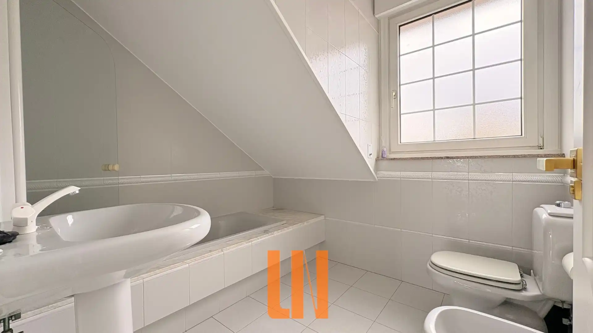 Baño de Casa o chalet en venta en A Coruña Capital  con Calefacción, Jardín privado y Parquet