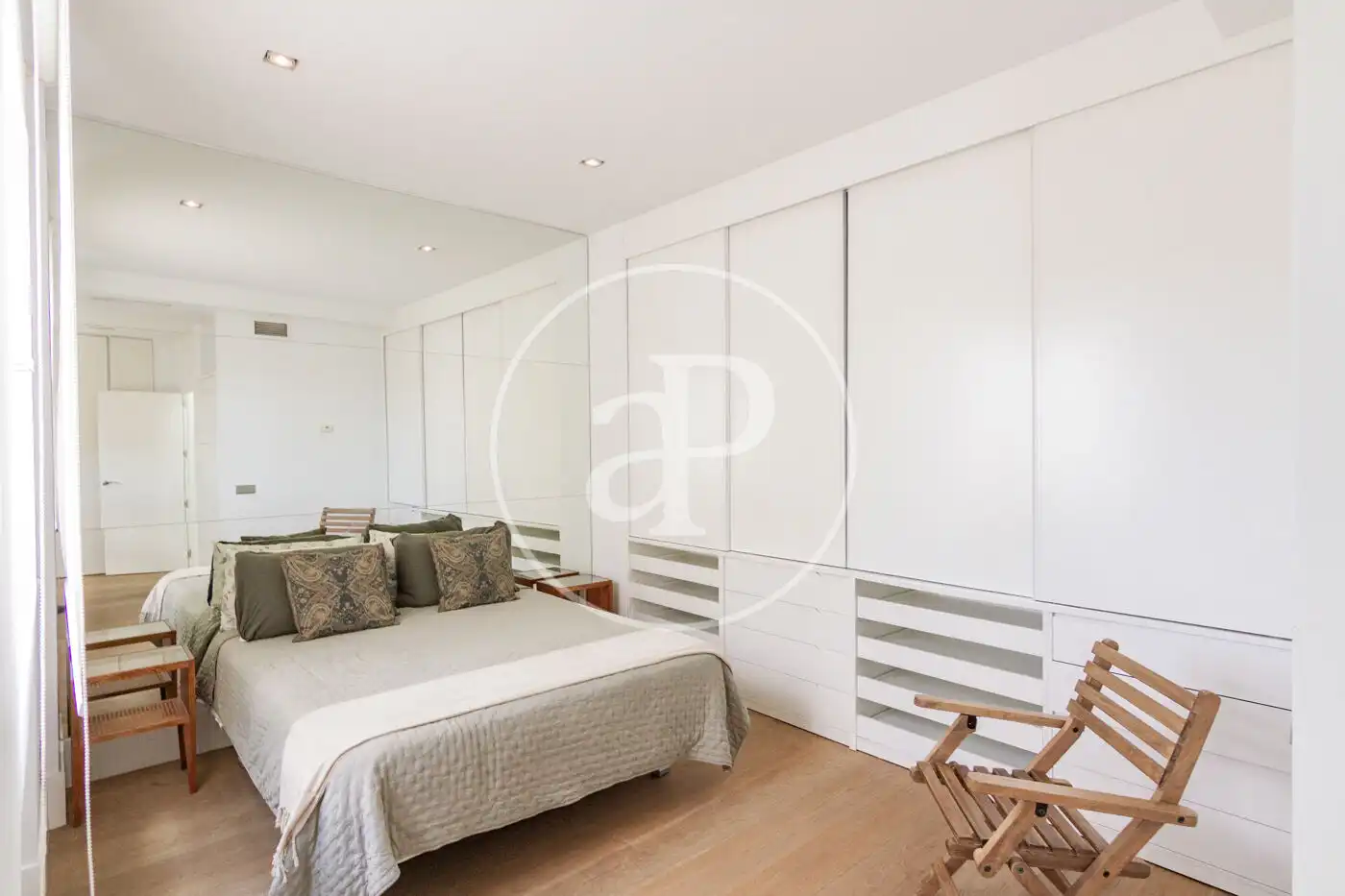 Habitación de Ático en venta en Madrid con Aire acondicionado, Calefacción y Jardín privado