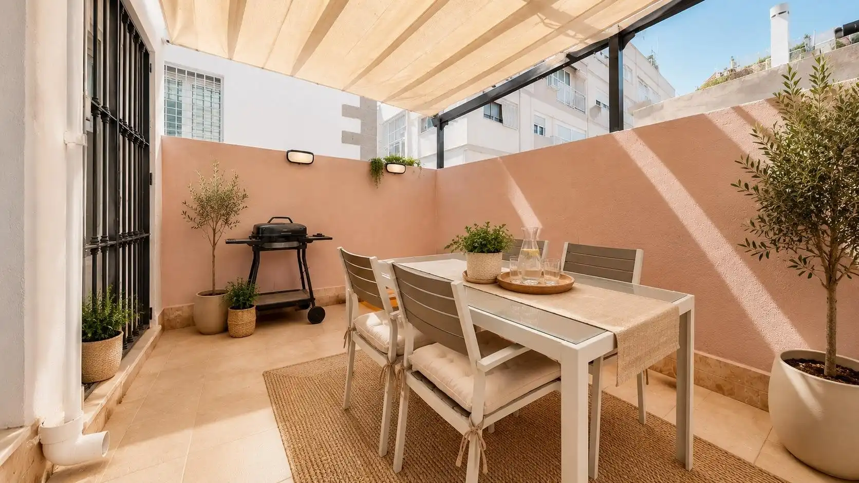 Terrassa de Casa o xalet en venda en Almería amb Aire condicionat, Calefacció i Parquet