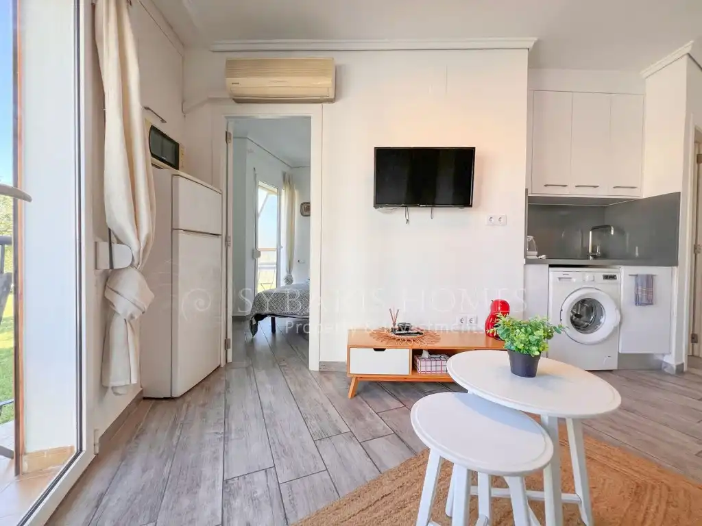 Sala de estar de Apartamento de alquiler en Dénia con Aire acondicionado, Jardín privado y Piscina