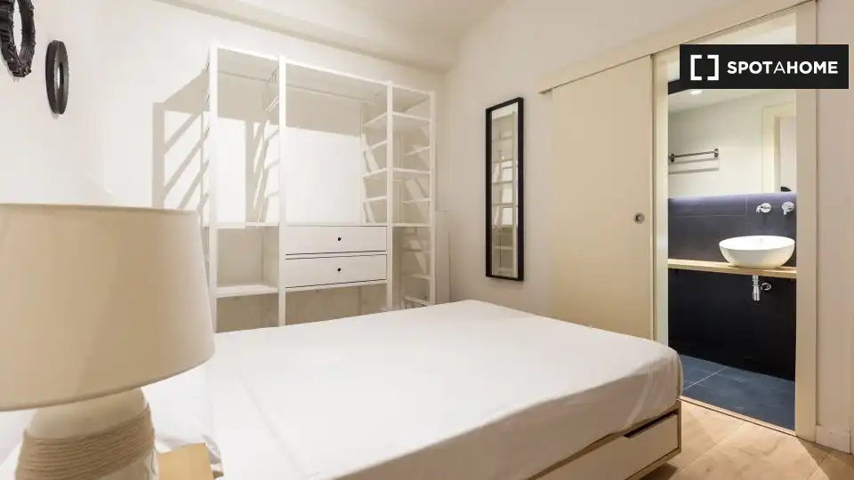 Habitació a Sant Pere, Sta. Caterina i la Ribera