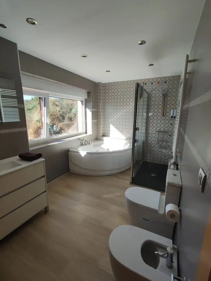 Baño de Casa o chalet de alquiler en Miengo con Calefacción, Jardín privado y Amueblado