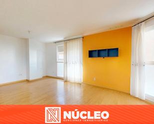 Pis en venda en Elda amb Parquet i Balcó