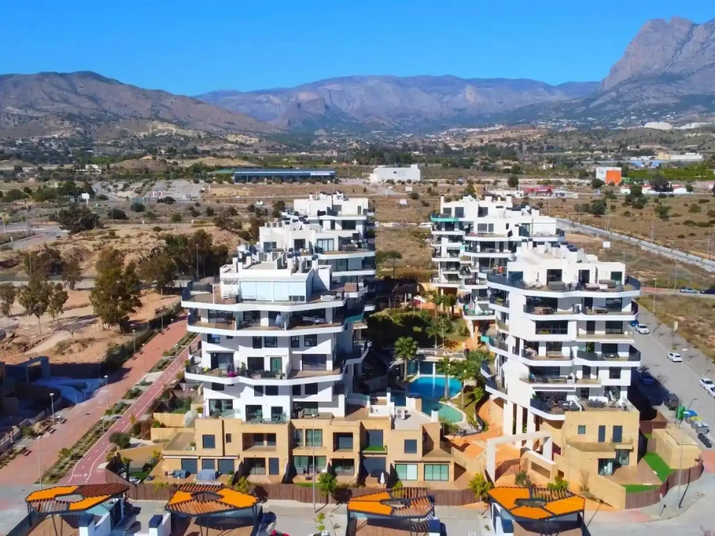 Vista exterior de Ático en venta en Villajoyosa / La Vila Joiosa con Aire acondicionado, Calefacción y Jardín privado