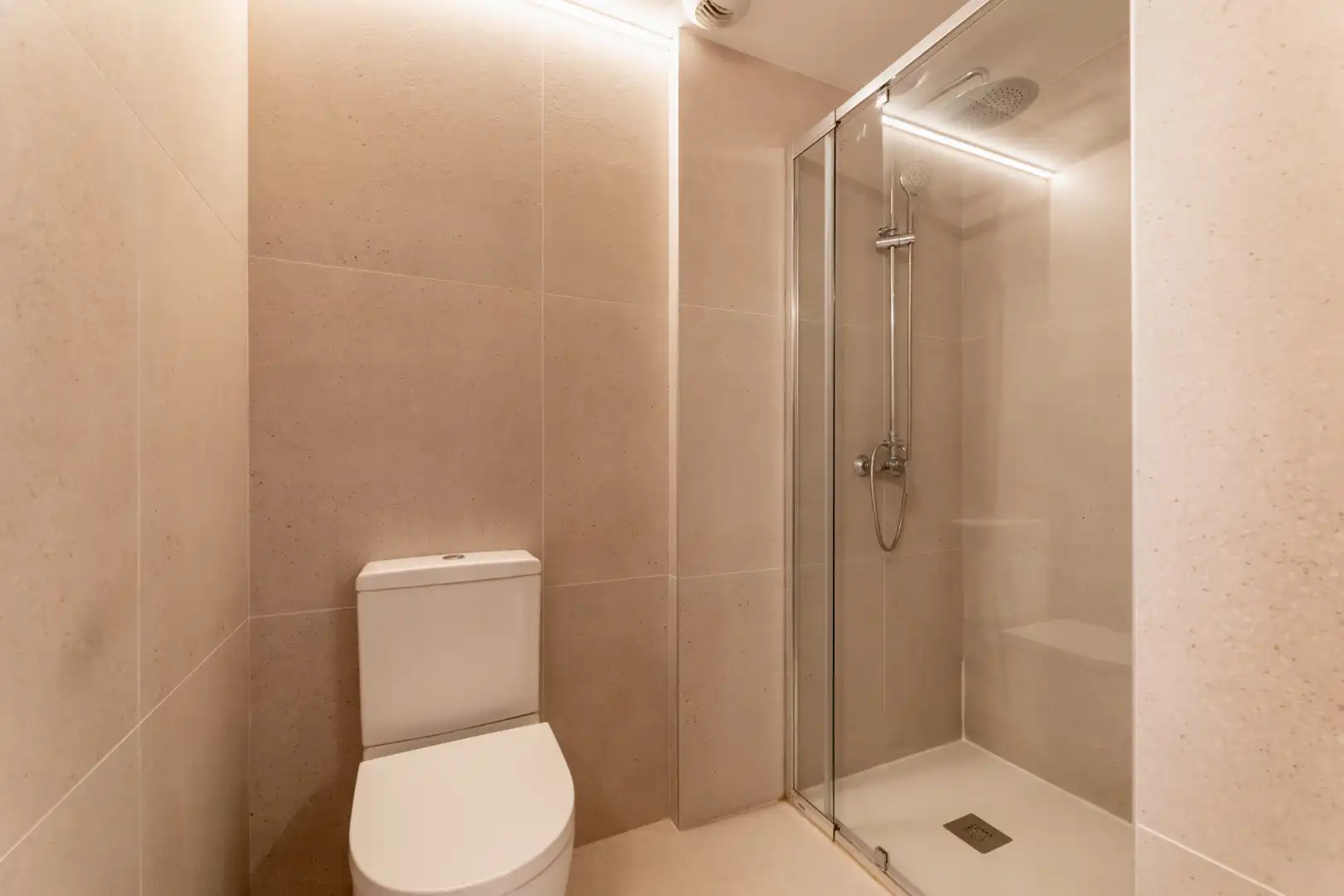 Bathroom of Flat for sale in Abrera  with Terrace and Community pool