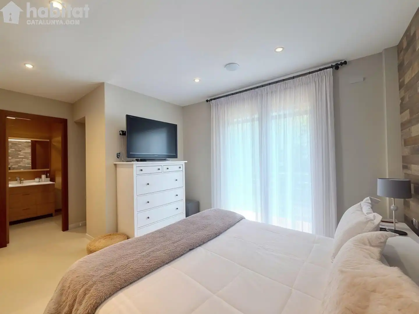Dormitori de Casa o xalet en venda en Sant Esteve Sesrovires amb Aire condicionat, Jardí privat i Terrassa