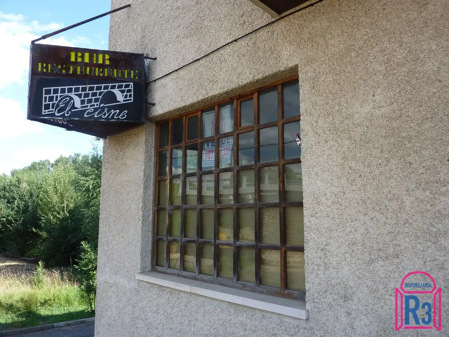Exterior view of Commercial properties for sale in Villaturiel  with Terrace