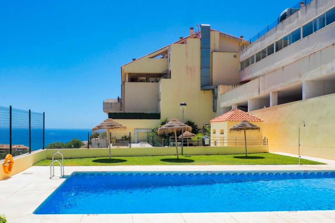 Piscina de Dúplex en venda en Fuengirola amb Aire condicionat, Terrassa i Piscina comunitària