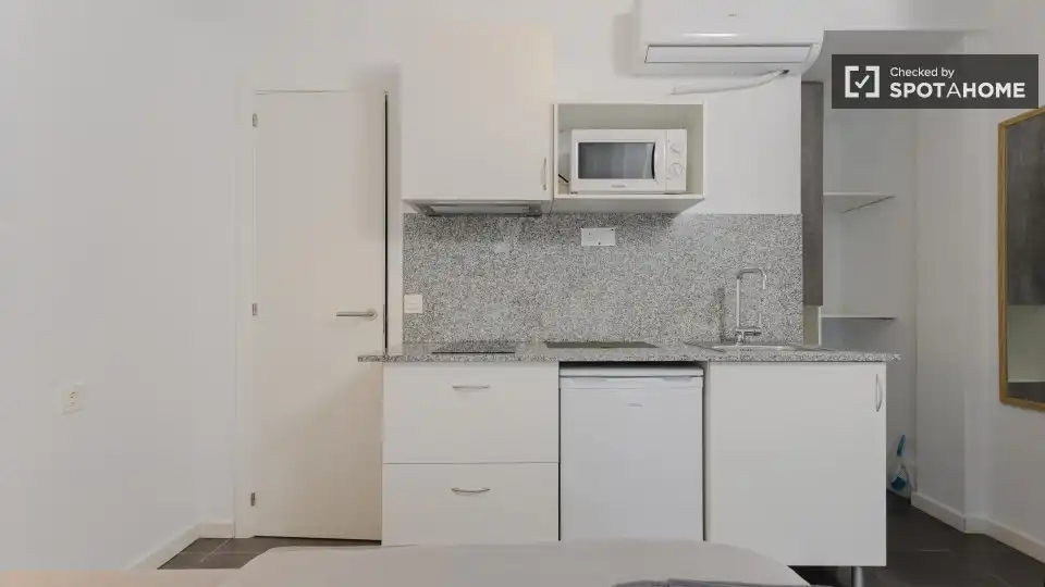 Kitchen of Flat for rent in Valencia  with Air Conditioner, Heating and Furnished