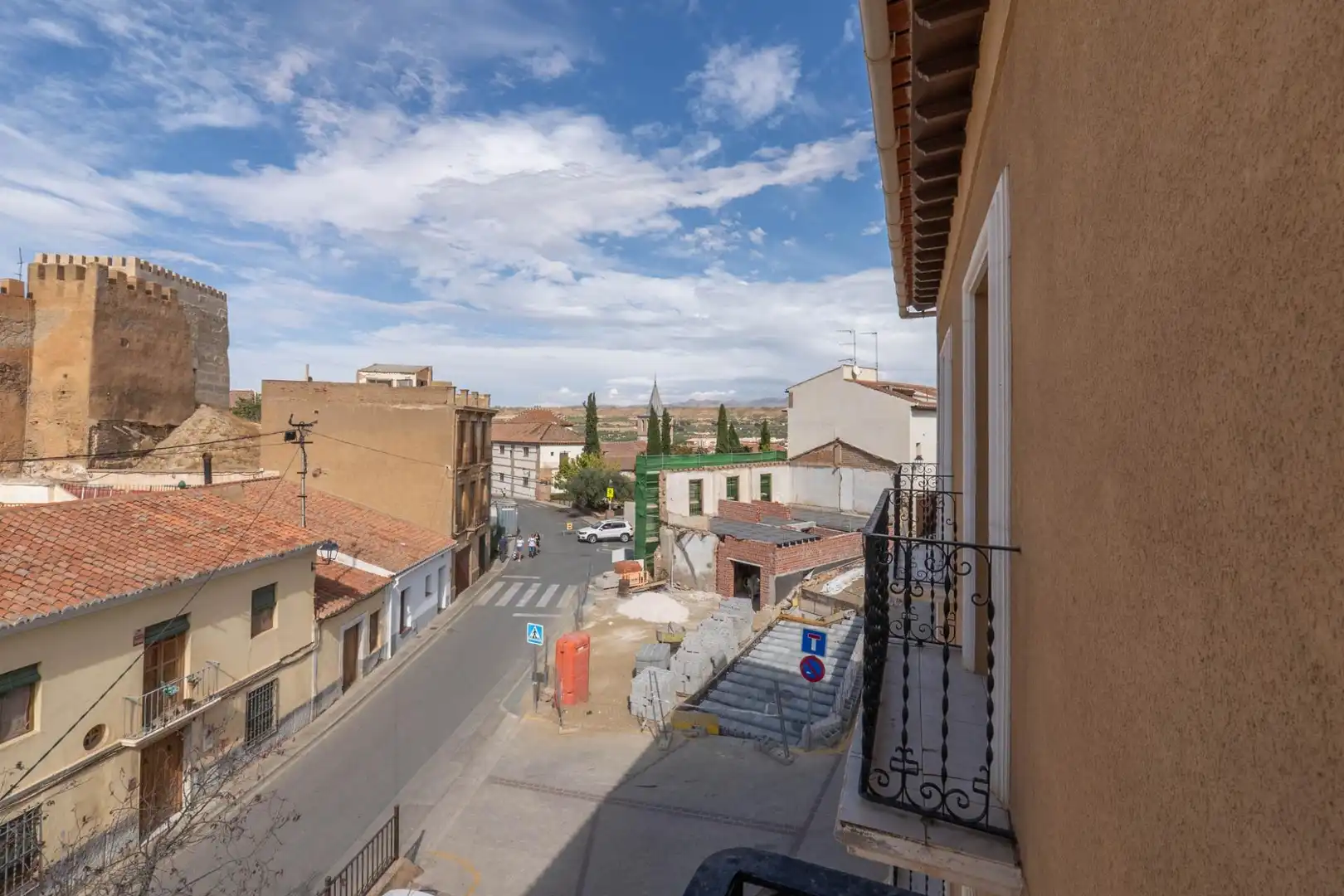 Vista exterior de Casa o xalet en venda en Guadix amb Terrassa, Traster i Balcó