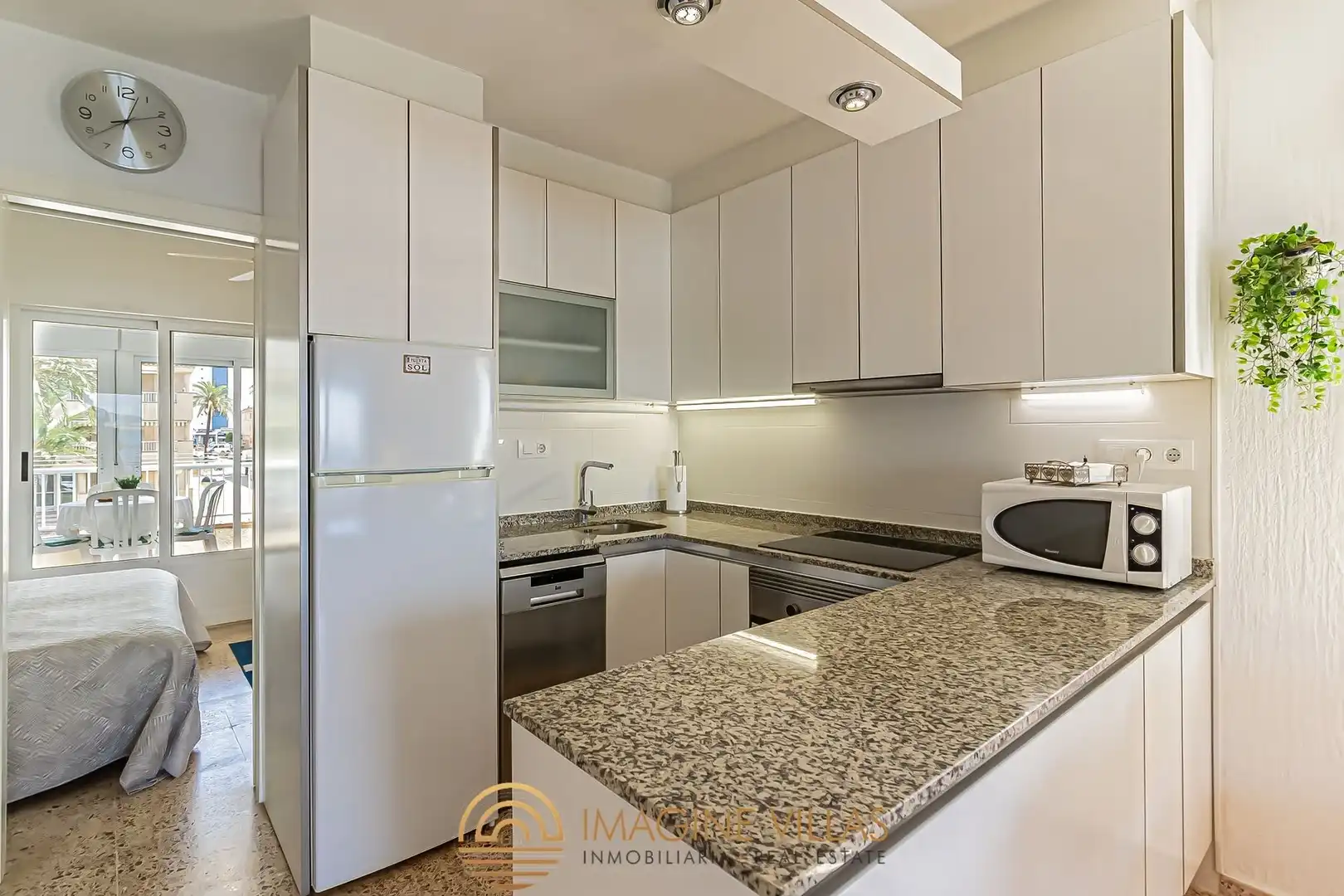 Cocina de Apartamento en venta en La Manga del Mar Menor con Amueblado y Piscina comunitaria
