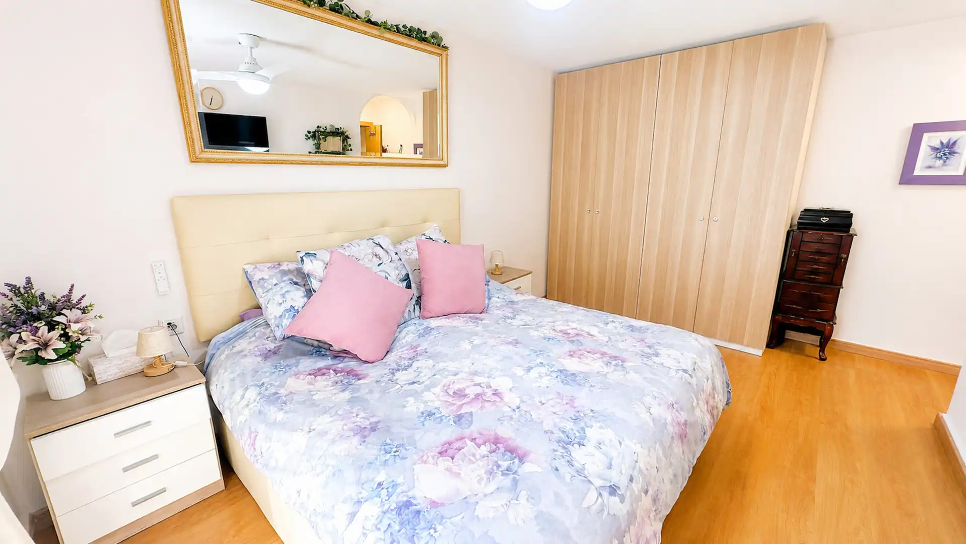 Habitación de Apartamento en venta en Estepona con Terraza, Piscina y Piscina comunitaria