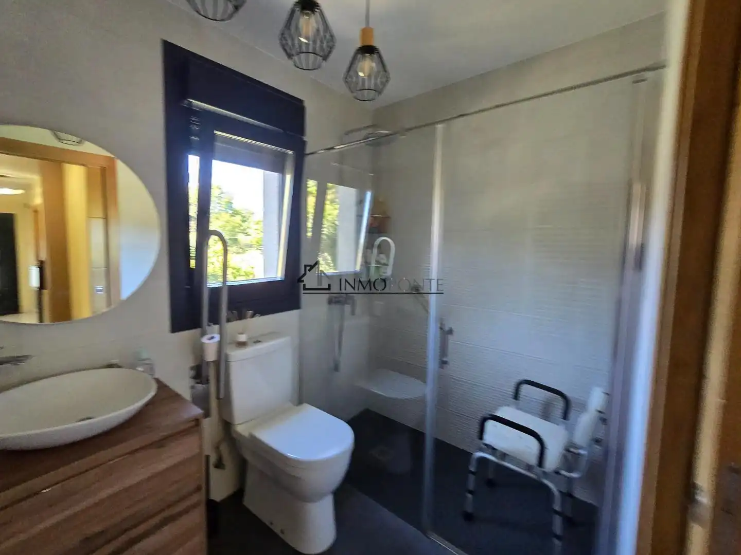Baño de Casa o chalet en venta en Pontevedra Capital  con Calefacción, Jardín privado y Terraza
