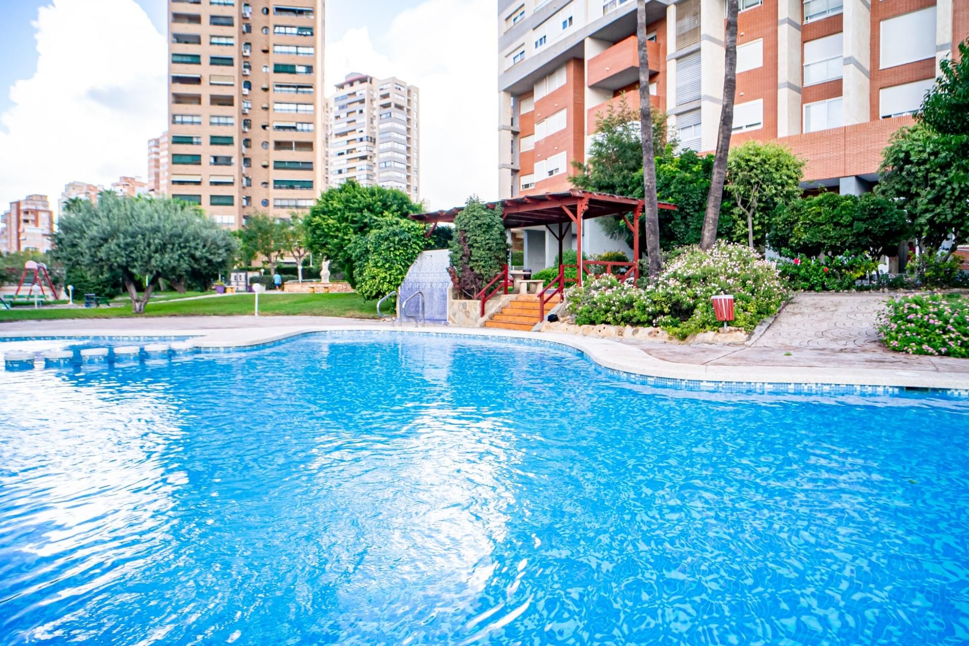 Piscina de Apartamento en venta en Benidorm con Jardín privado, Trastero y Balcón