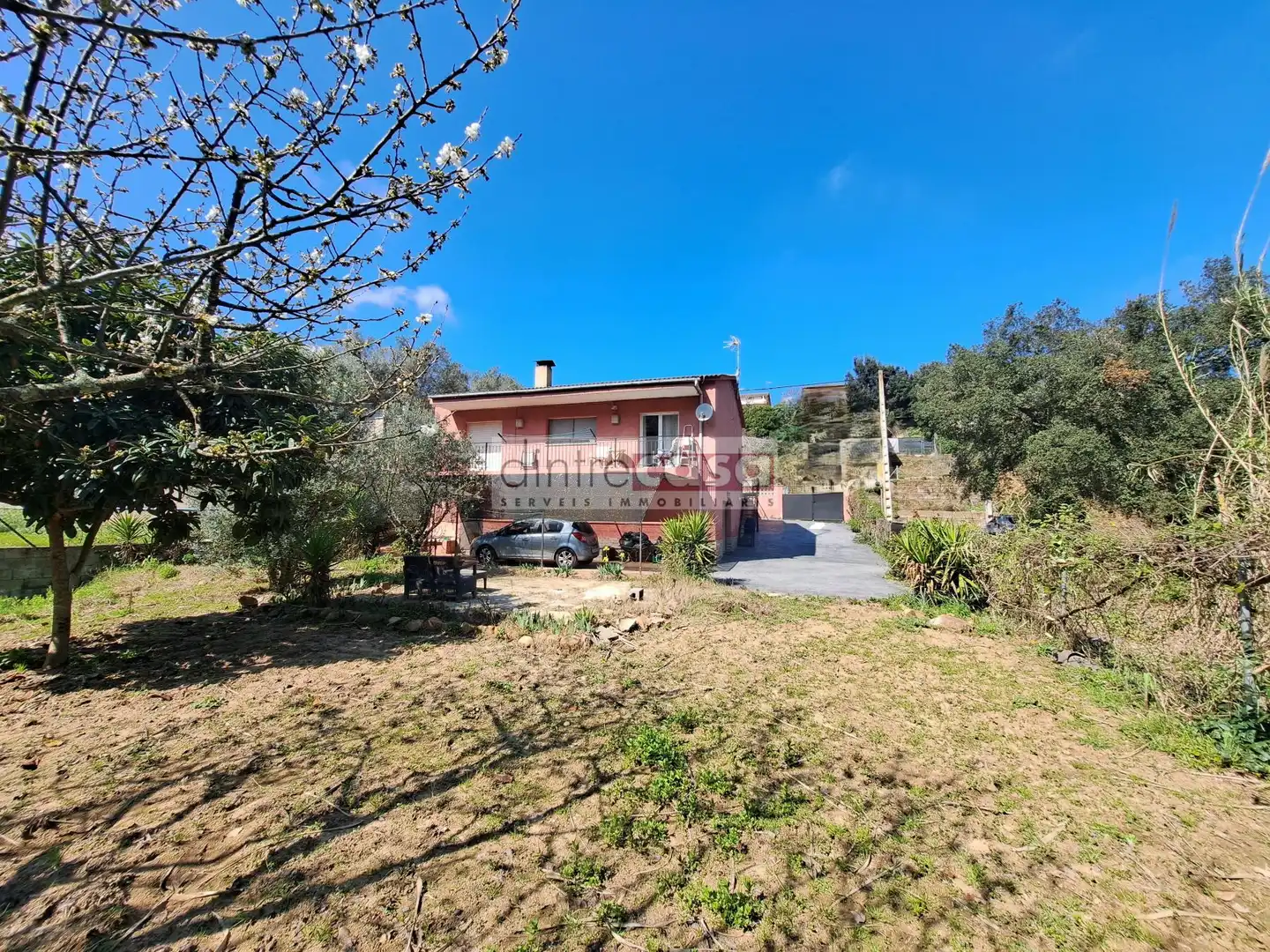 Außenansicht von Haus oder Chalet zum Verkauf in Tordera mit Ofen