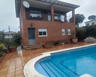 Piscina de Edifici en venda en Casarrubios del Monte amb Alarma i Piscina comunitària