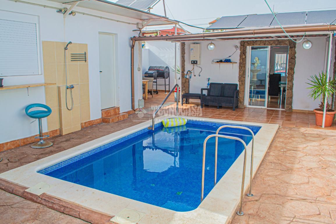 Swimming pool of Country house for sale in Arona  with Air Conditioner, Heating and Private garden