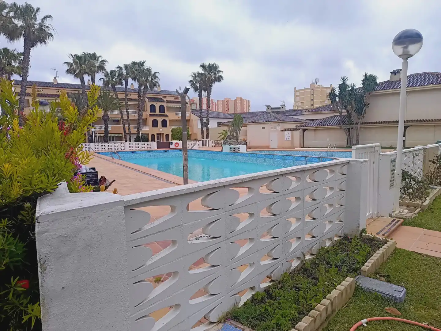 Schwimmbecken von Wohnungen zum Verkauf in La Manga del Mar Menor mit Terrasse, Möbliert und Ofen