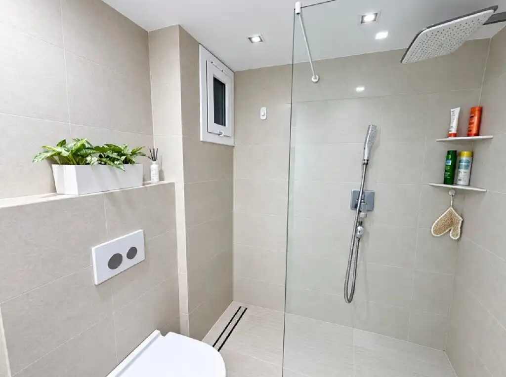 Bany de Apartament de lloguer en Ponent
