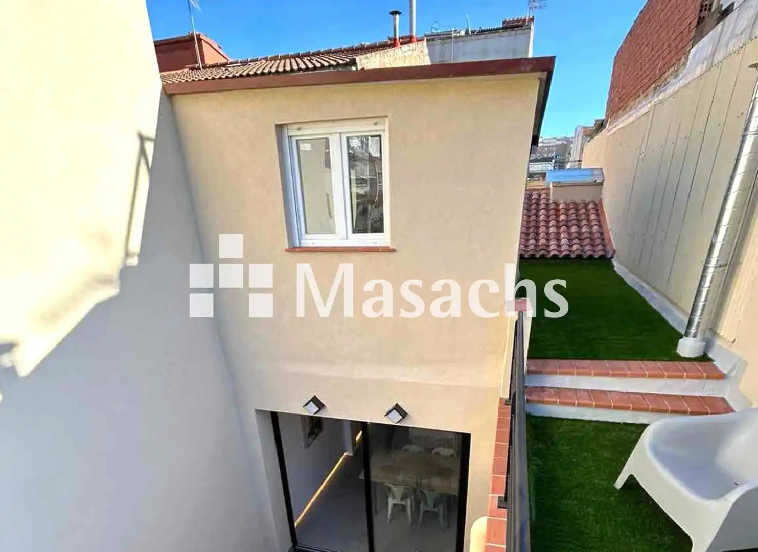 Vista exterior de Casa adosada en venta en Terrassa con Aire acondicionado, Calefacción y Jardín privado