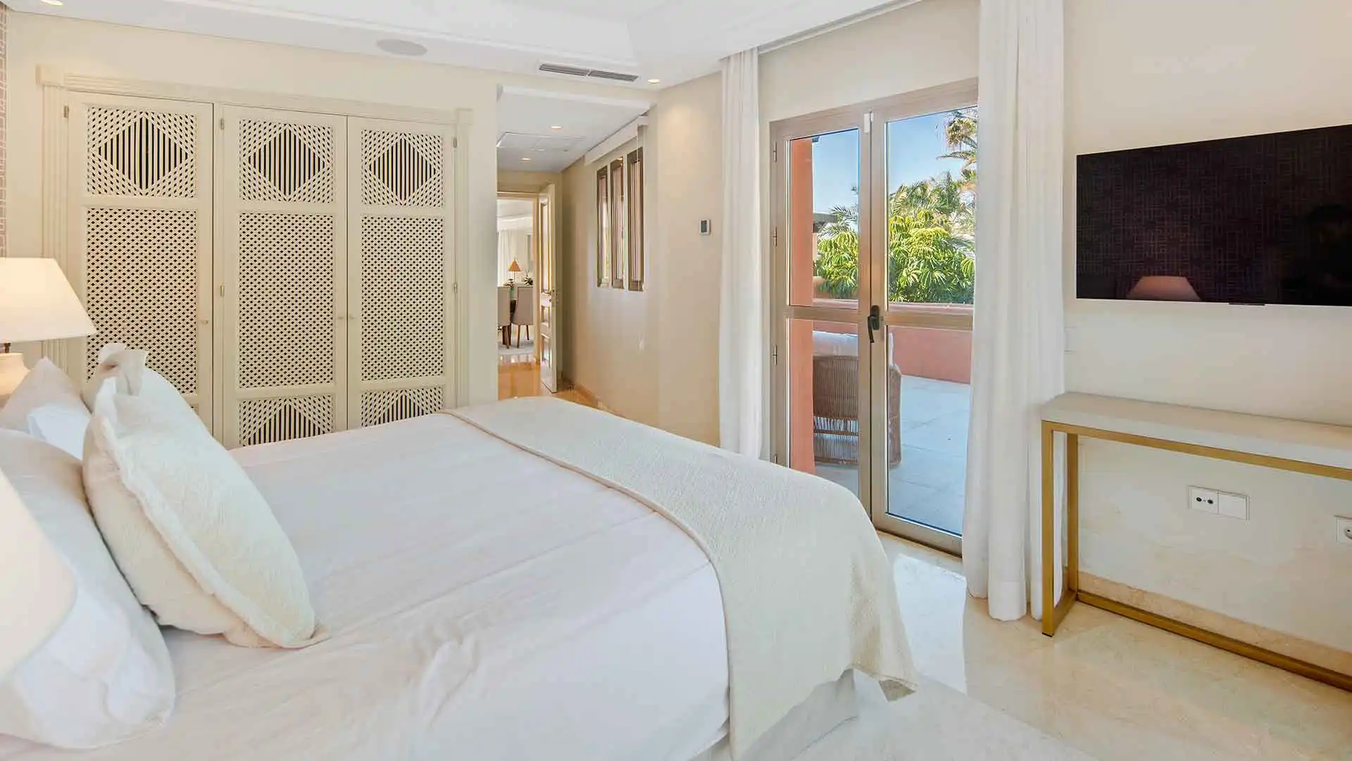 Habitación de Ático en venta en Marbella con Aire acondicionado, Terraza y Trastero