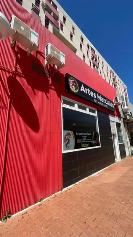 Vista exterior de Local en venda en Parla amb Aire condicionat i Calefacció