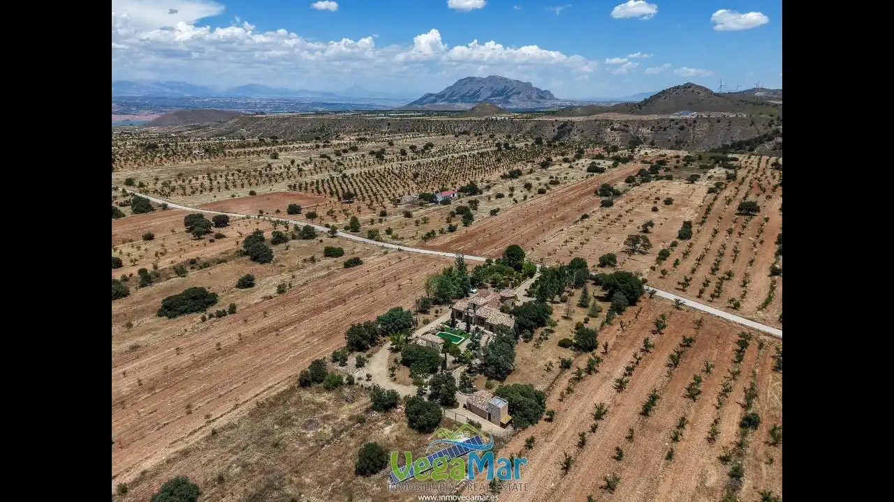 Country homes for sale in Freila