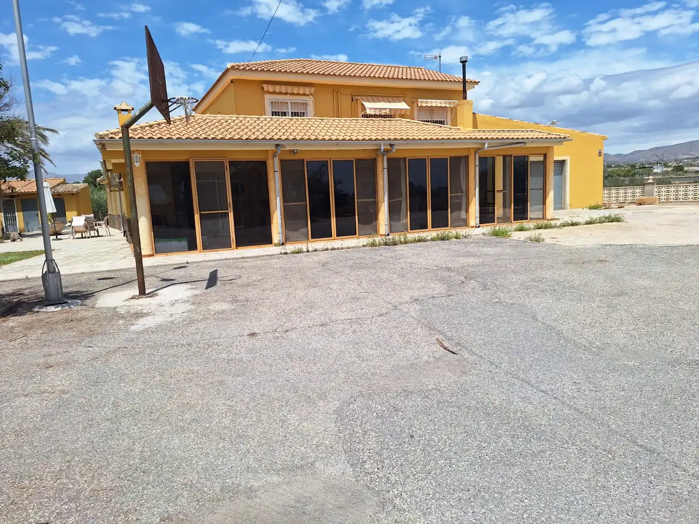 Vista exterior de Casa o xalet en venda en Alicante / Alacant amb Jardí privat, Terrassa i Traster
