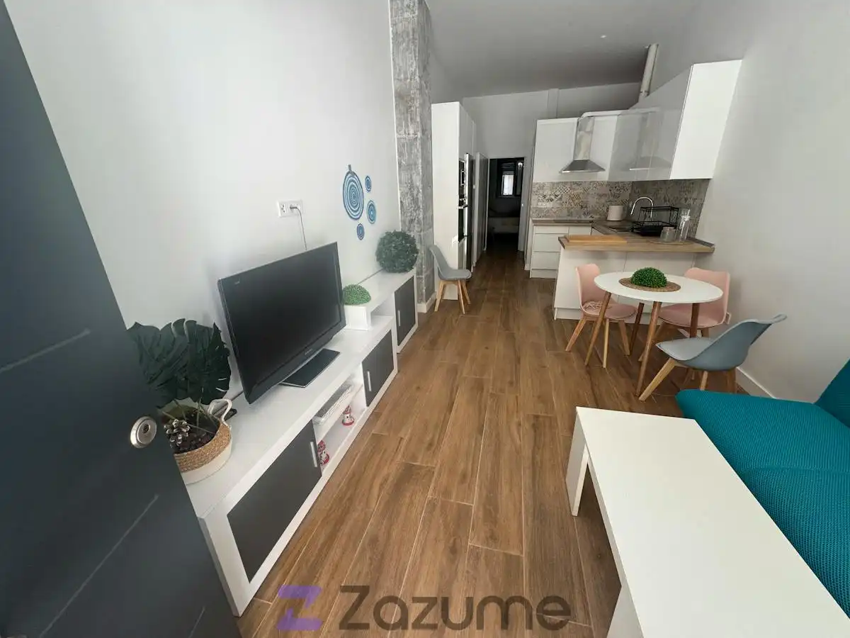 Sala de estar de Apartamento de alquiler en Fuengirola con Aire acondicionado, Jardín privado y Amueblado