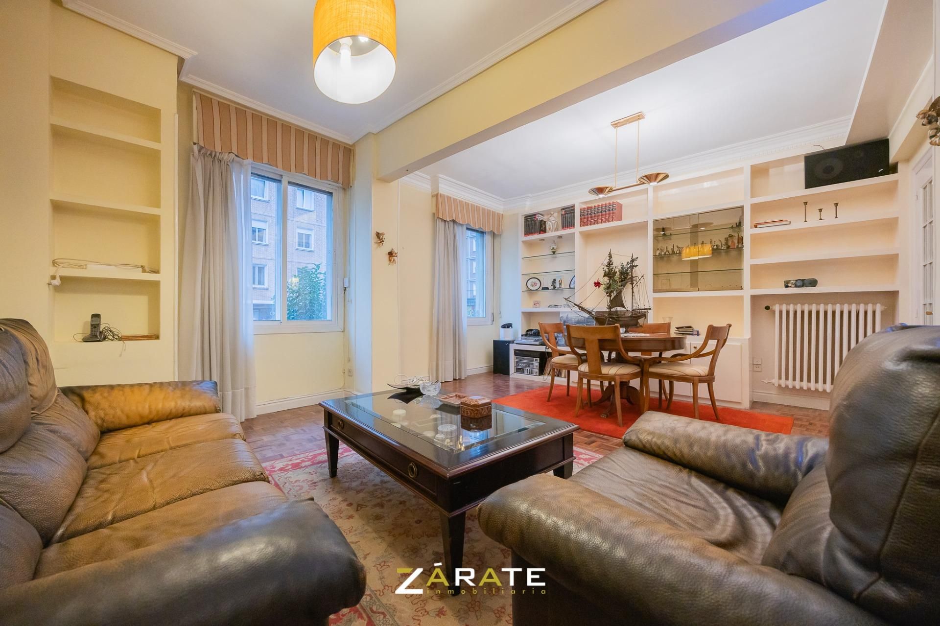 Sala d'estar de Pis en venda en Bilbao  amb Calefacció, Parquet i Traster