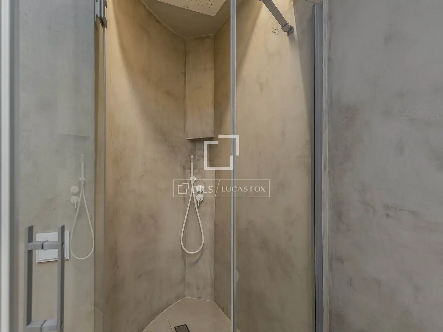 Baño de Piso en venta en Barcelona con Aire acondicionado, Amueblado y Balcón