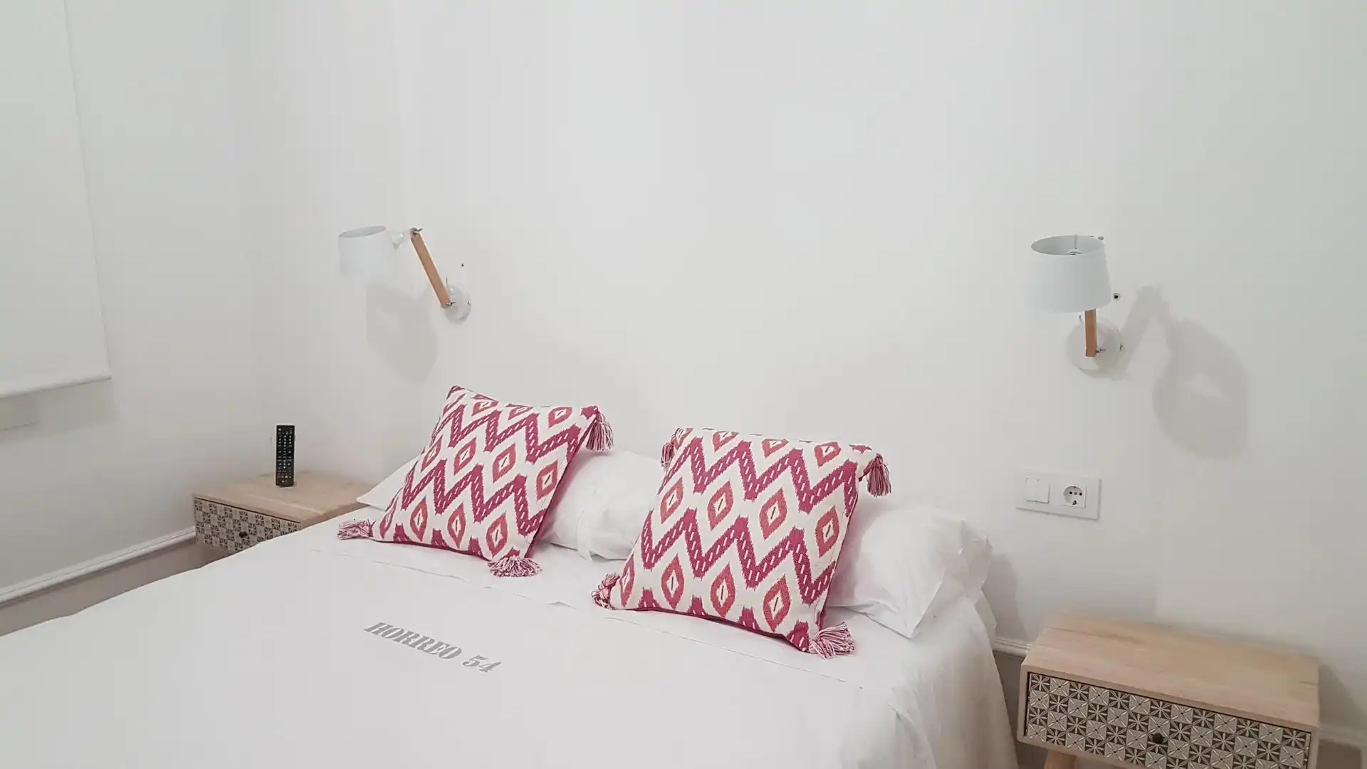 Schlafzimmer von Wohnung zur Miete in Santiago de Compostela  mit Heizung, Möbliert und Balkon
