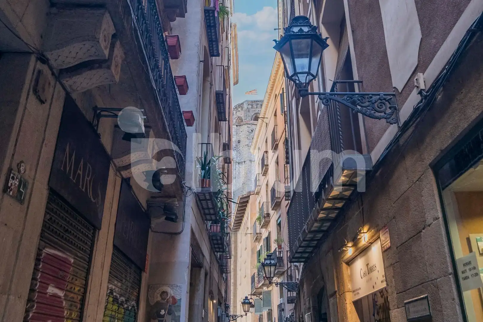 Vista exterior de Edifici en venda en Barcelona