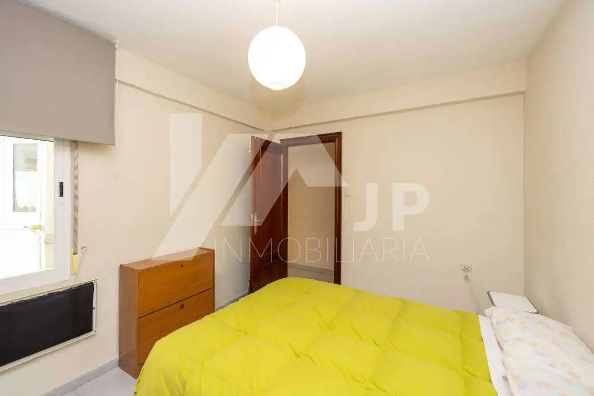 Schlafzimmer von Wohnung zum Verkauf in Granada mit Klimaanlage, Heizung und Terrasse