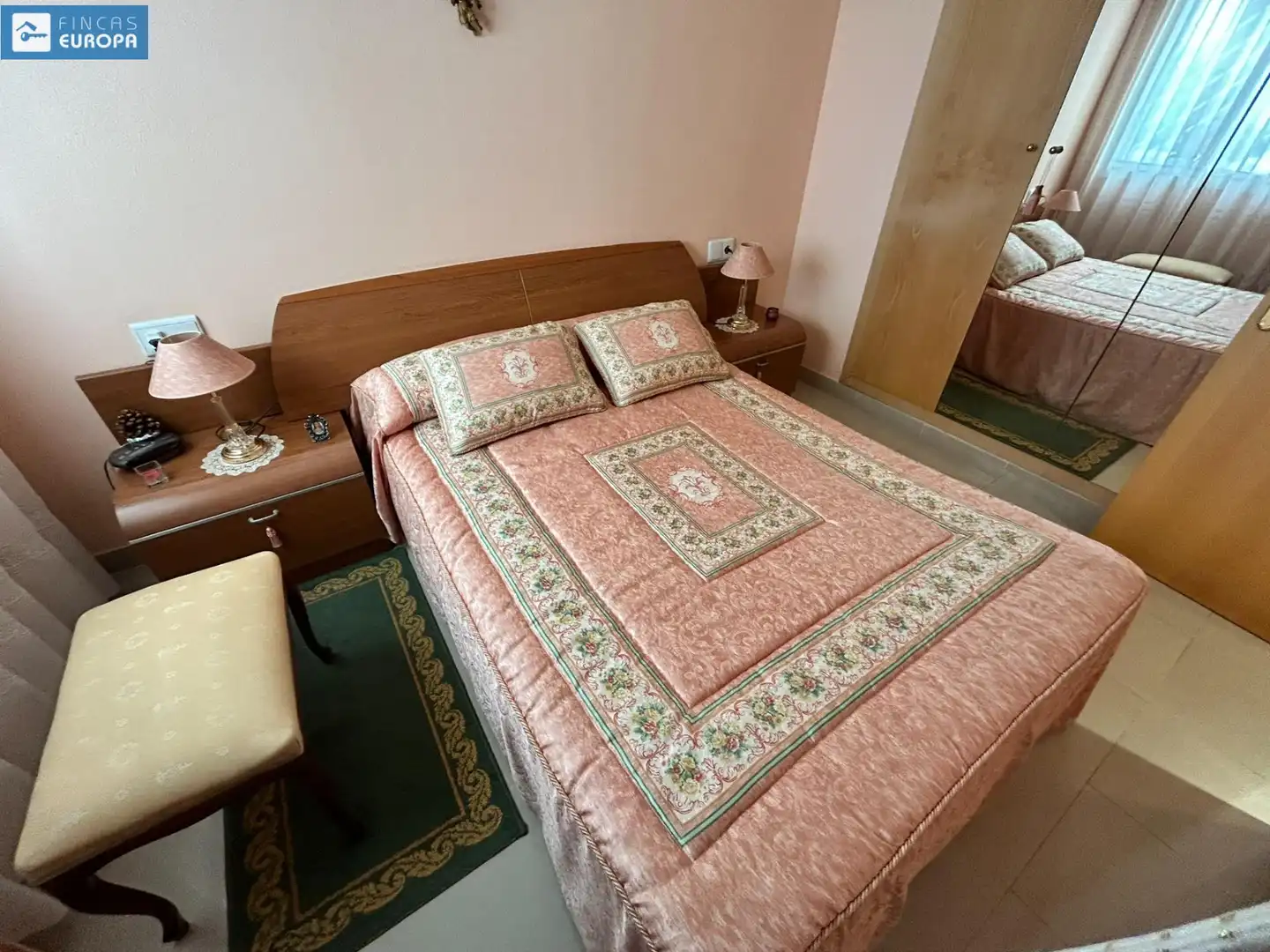Schlafzimmer von Dachboden zum Verkauf in Salou mit Klimaanlage, Privatgarten und Terrasse