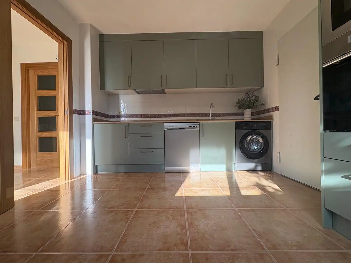 Cuina de Casa o xalet en venda en Torres de la Alameda amb Aire condicionat, Calefacció i Jardí privat