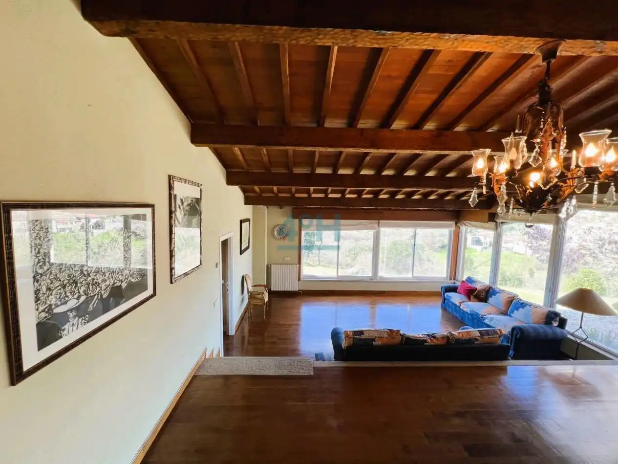 Sala de estar de Finca rústica de alquiler en San Cibrao das Viñas con Calefacción, Jardín privado y Terraza