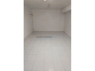 Local comercial en venda a Calle Batalla de Lepanto 15