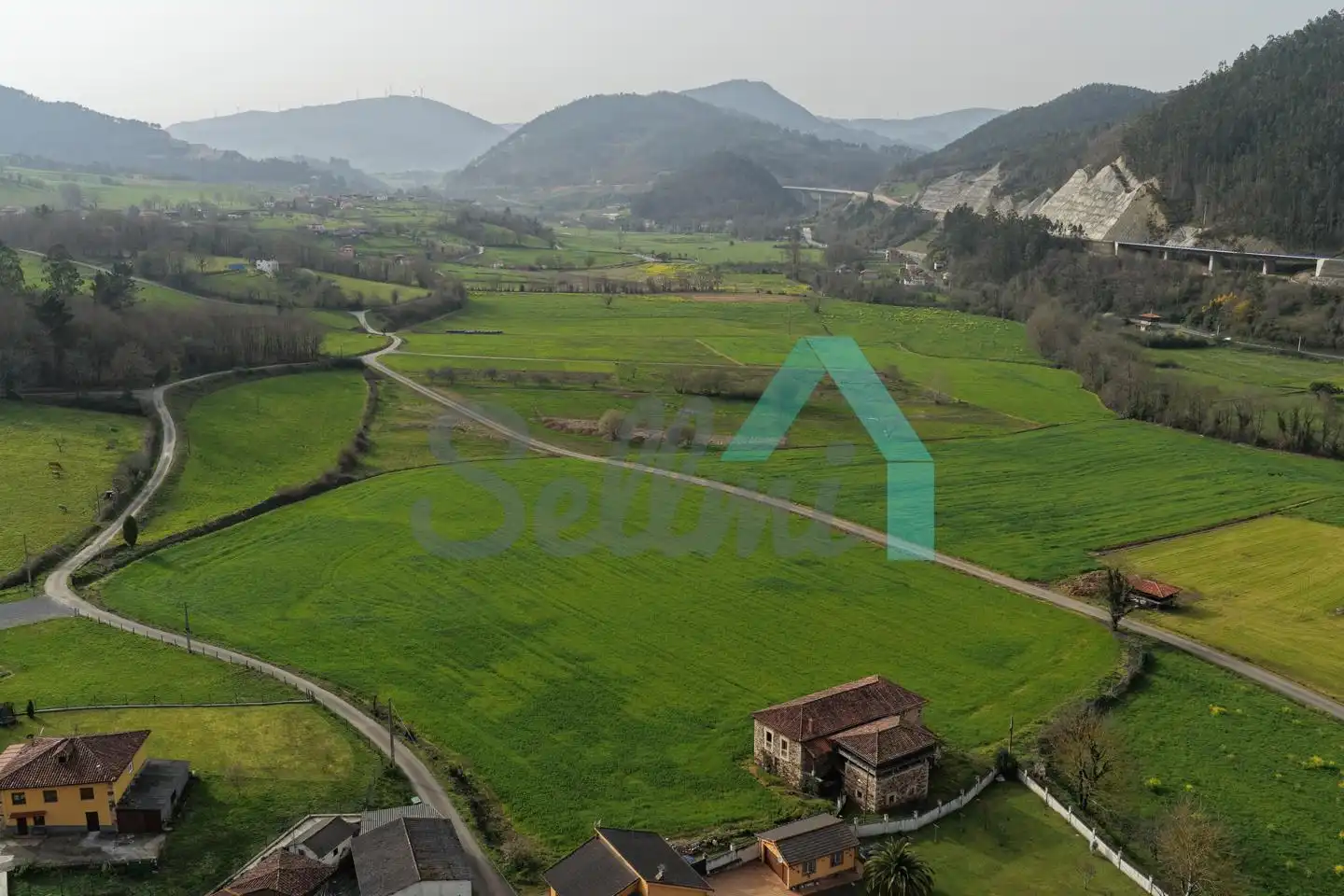 Casa o xalet en venda a Llamas, Salas