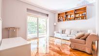 Sala d'estar de Apartament de lloguer en  Madrid Capital amb Terrassa
