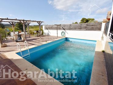 Villa con balcone in vendita a Calle POU
