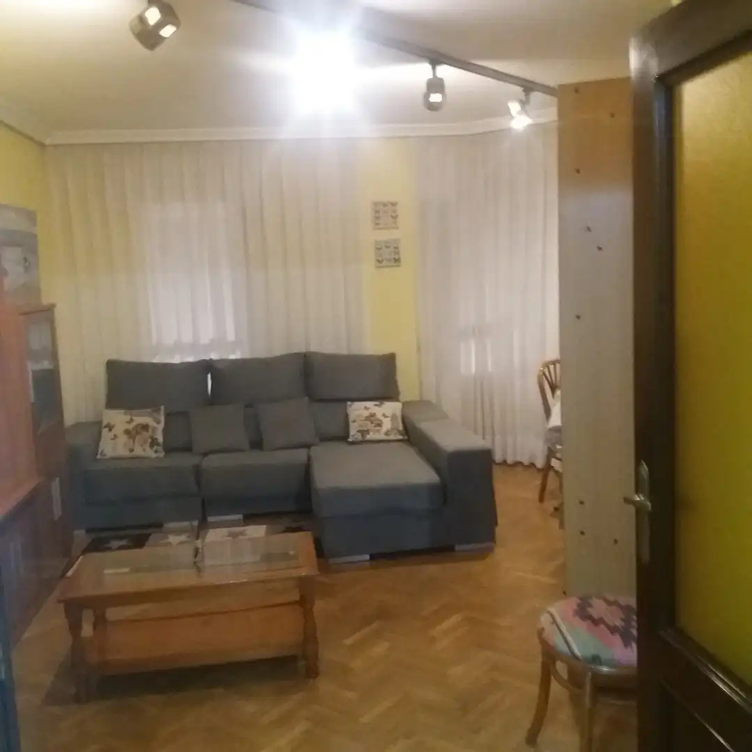 Sala d'estar de Pis en venda en Gijón  amb Calefacció, Parquet i Traster