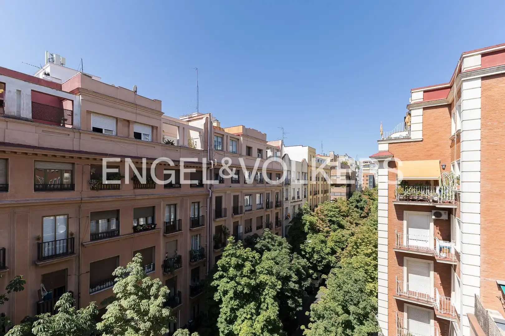 Außenansicht von Wohnung zur Miete in Madrid mit Klimaanlage, Heizung und Terrasse