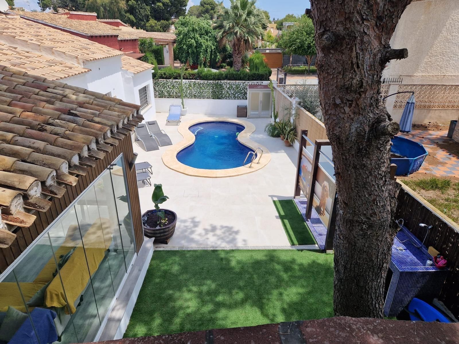Piscina de Casa o xalet en venda en Orihuela amb Aire condicionat, Calefacció i Jardí privat