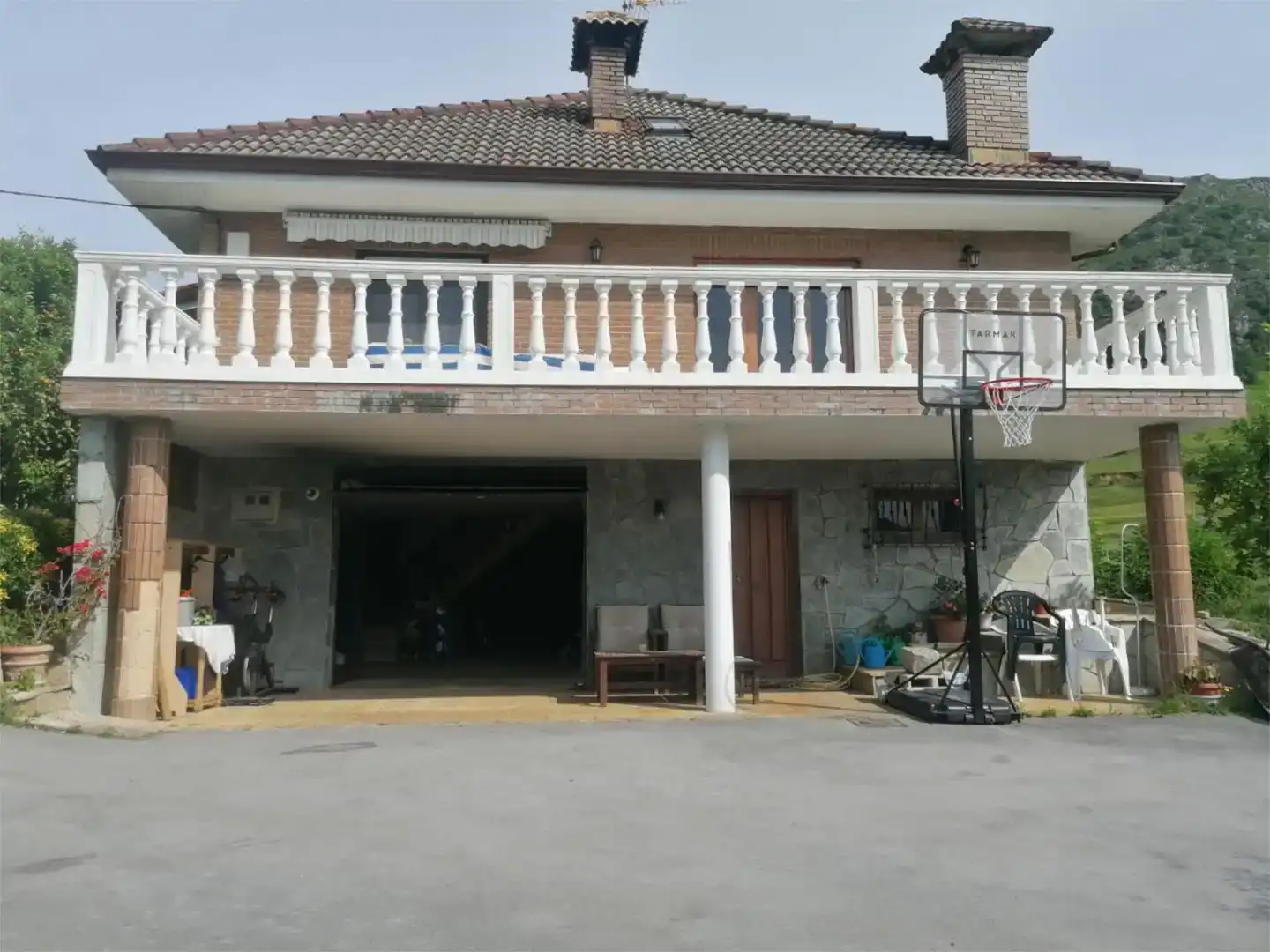 Vista exterior de Finca rústica en venda en Puente Viesgo amb Aire condicionat i Balcó
