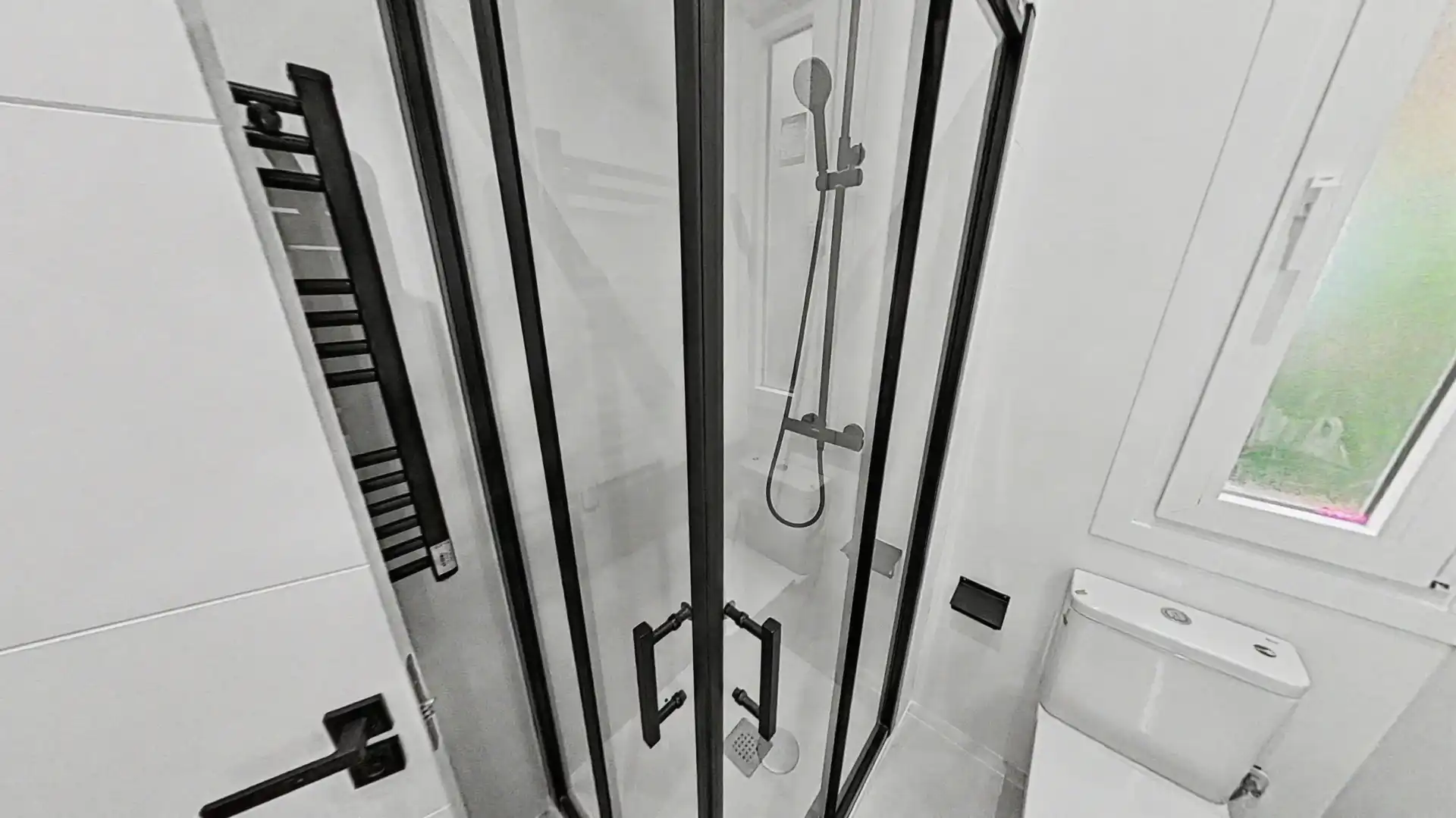 Bathroom of Flat for rent in Madrid  with Oven and Washing machine